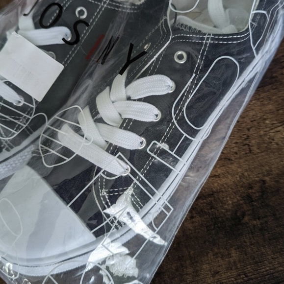 Shoes - Picture 8 of 10